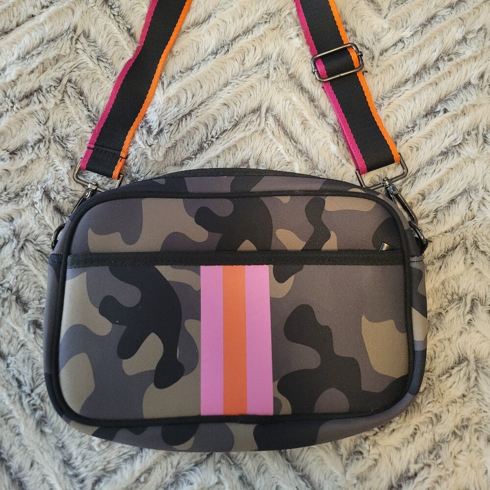 Threaded Pear purse